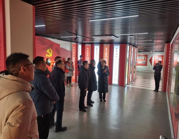 隆鑫股份公司中高層領(lǐng)導一行蒞臨濟南超意興參觀交流